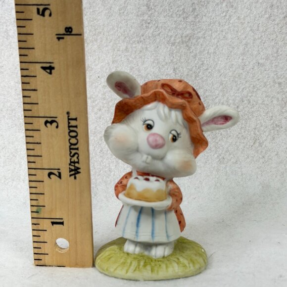 Lefton Bunny Rabbit Figurine Birthday Cake Hand Painted Cottage Spring Easter - Picture 7 of 7